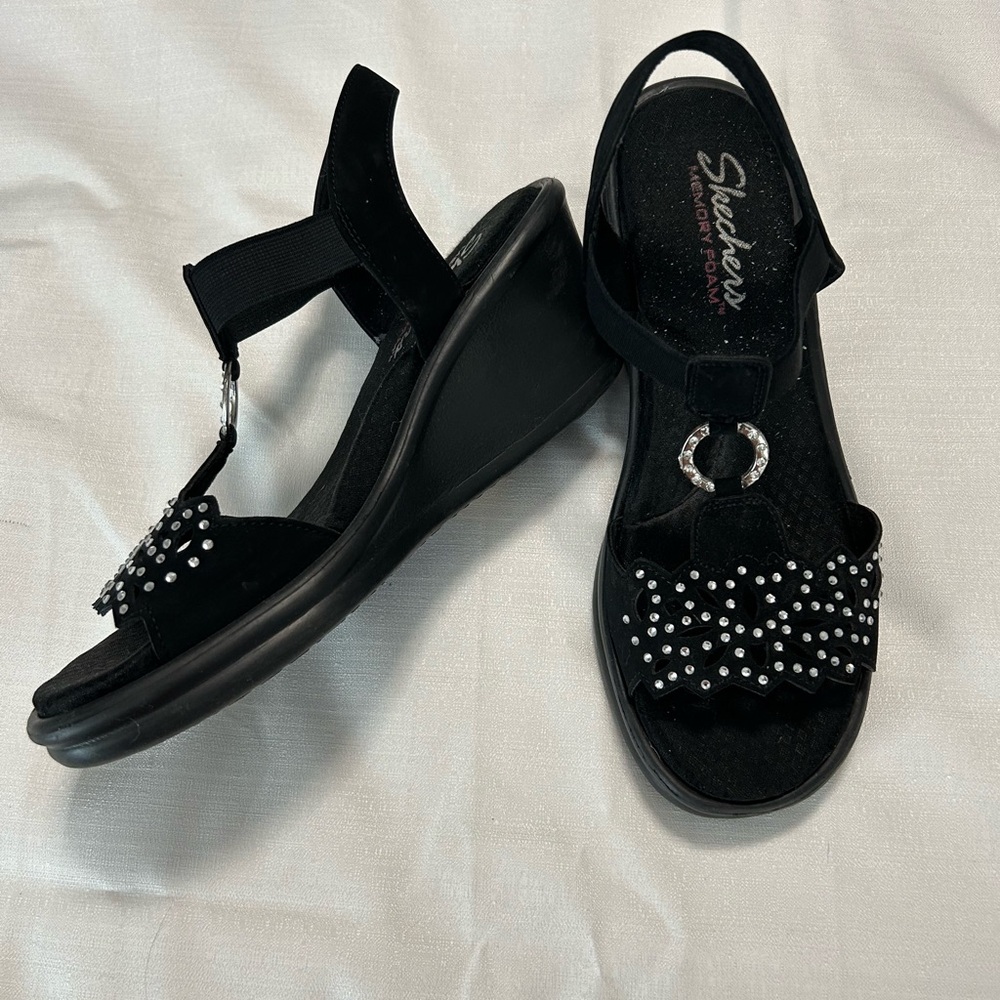 Sketchers black sandals
